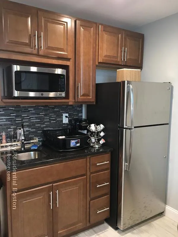 Building Photo - 4 Greenway Ct #8