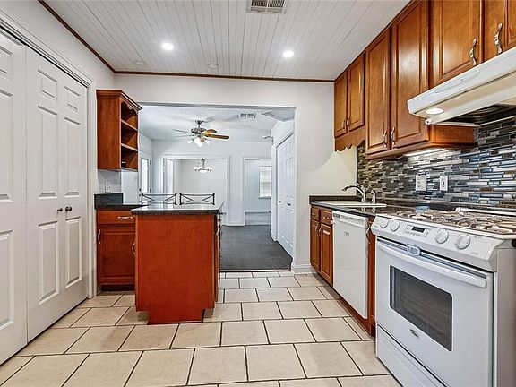 5th image of 205 Anthony Ave