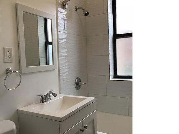 5th image of 7928 S Wabash Ave APT 3