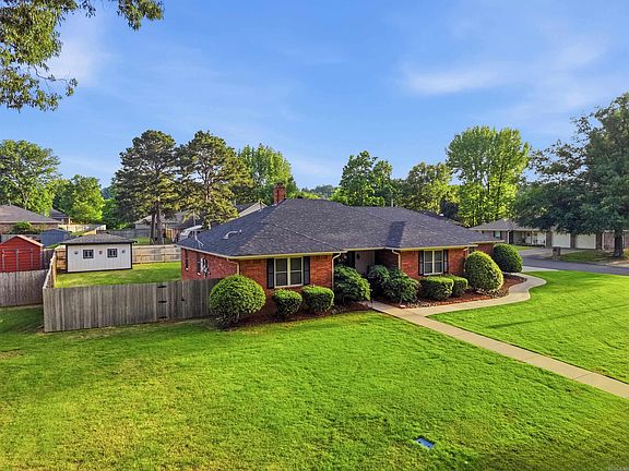 3rd image of 902 Deerfield Ct