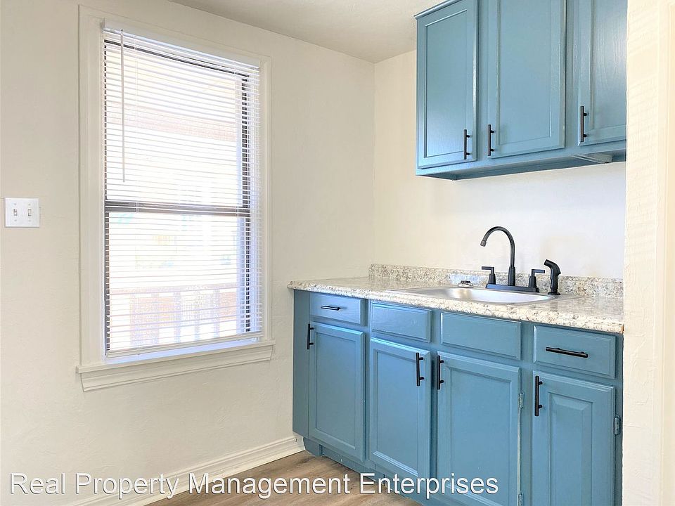 1st image of 800 East Dr #16