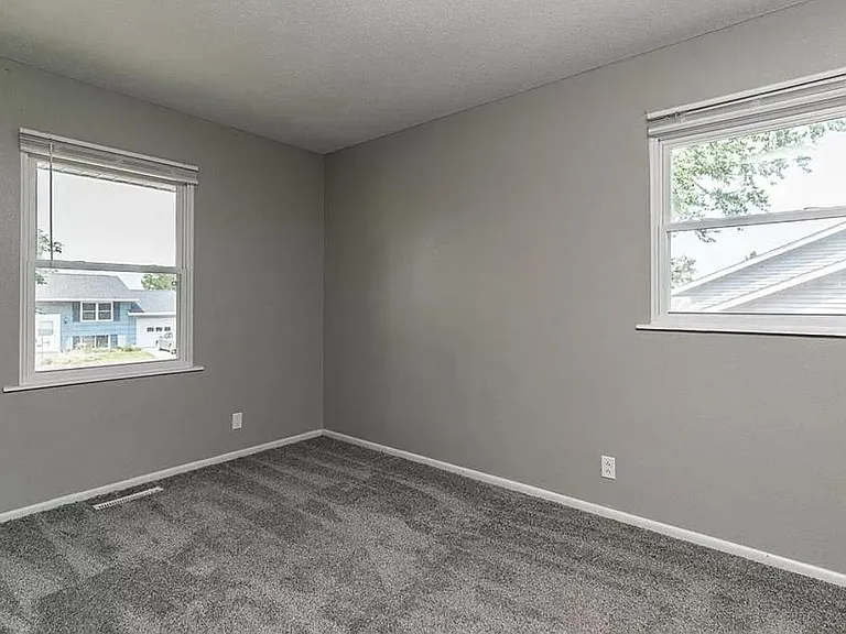 6812 Inwood Ln NE — Photo 7