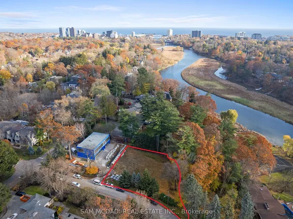 1470 Pinetree Cres, Mississauga, ON L5G 2S8