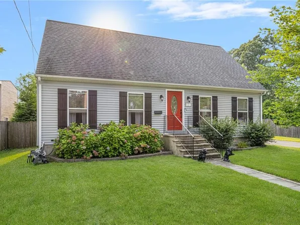 121 Spofford Ave, Warwick, RI 02888
