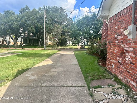4th image of 806 Lindberg Ave