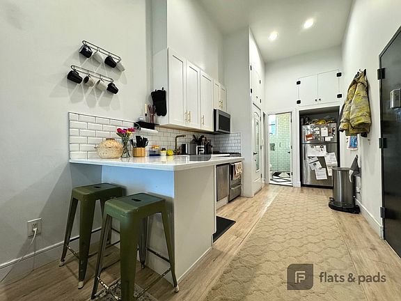 4th image of 189 Jefferson Ave #4C
