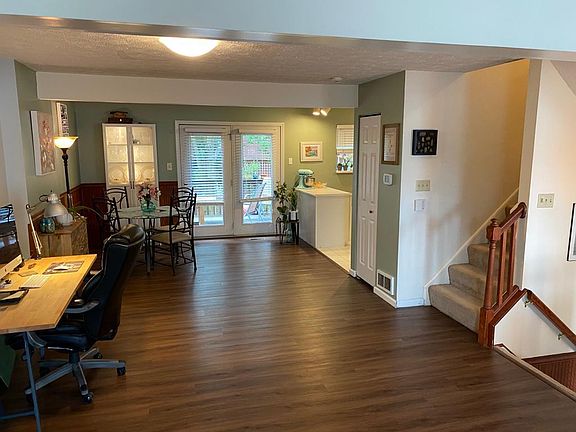 3rd image of 110 Antler Hollow Ct
