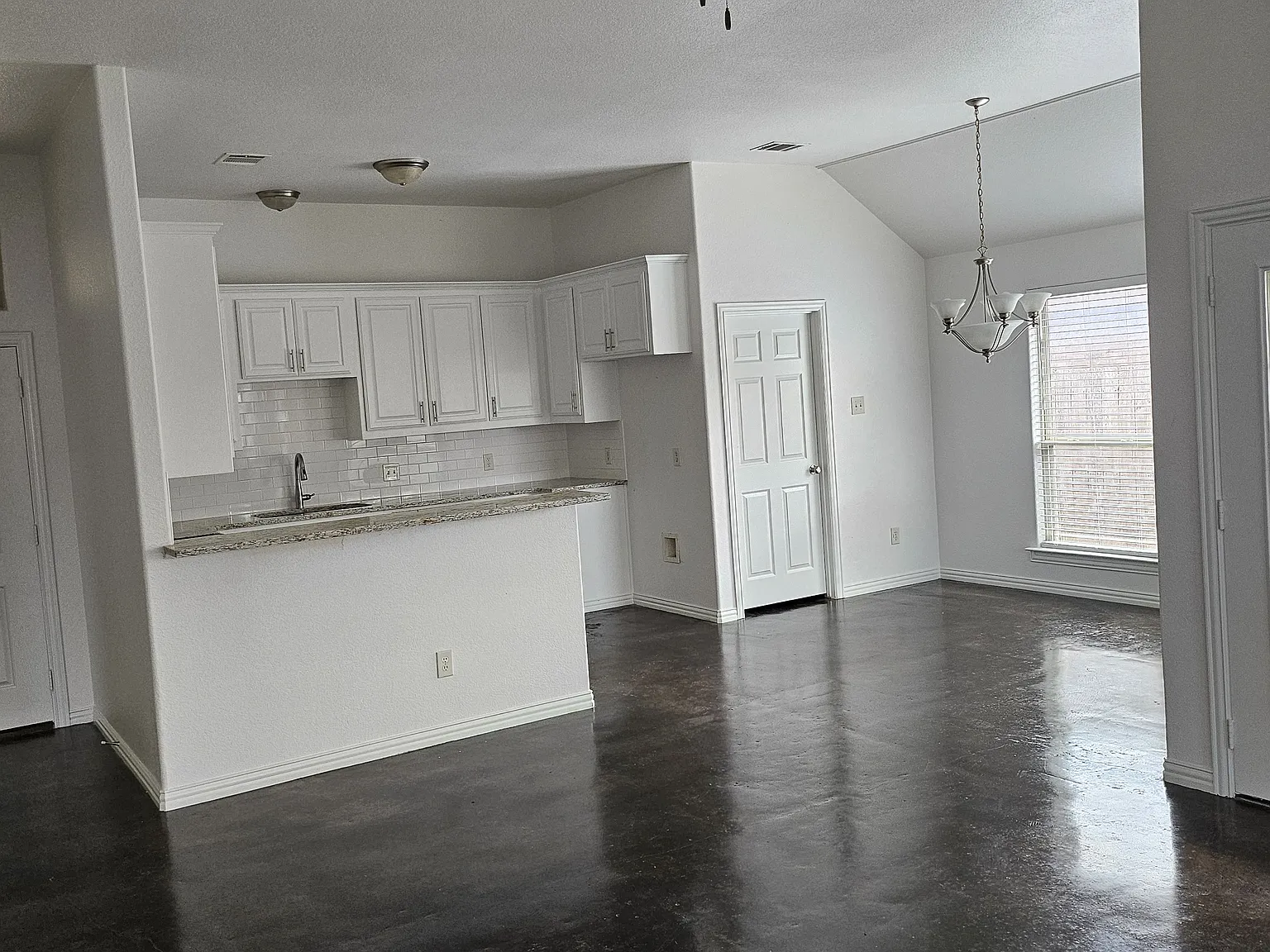 3 bed, 1500 sqft, $2,100 — Photo 4