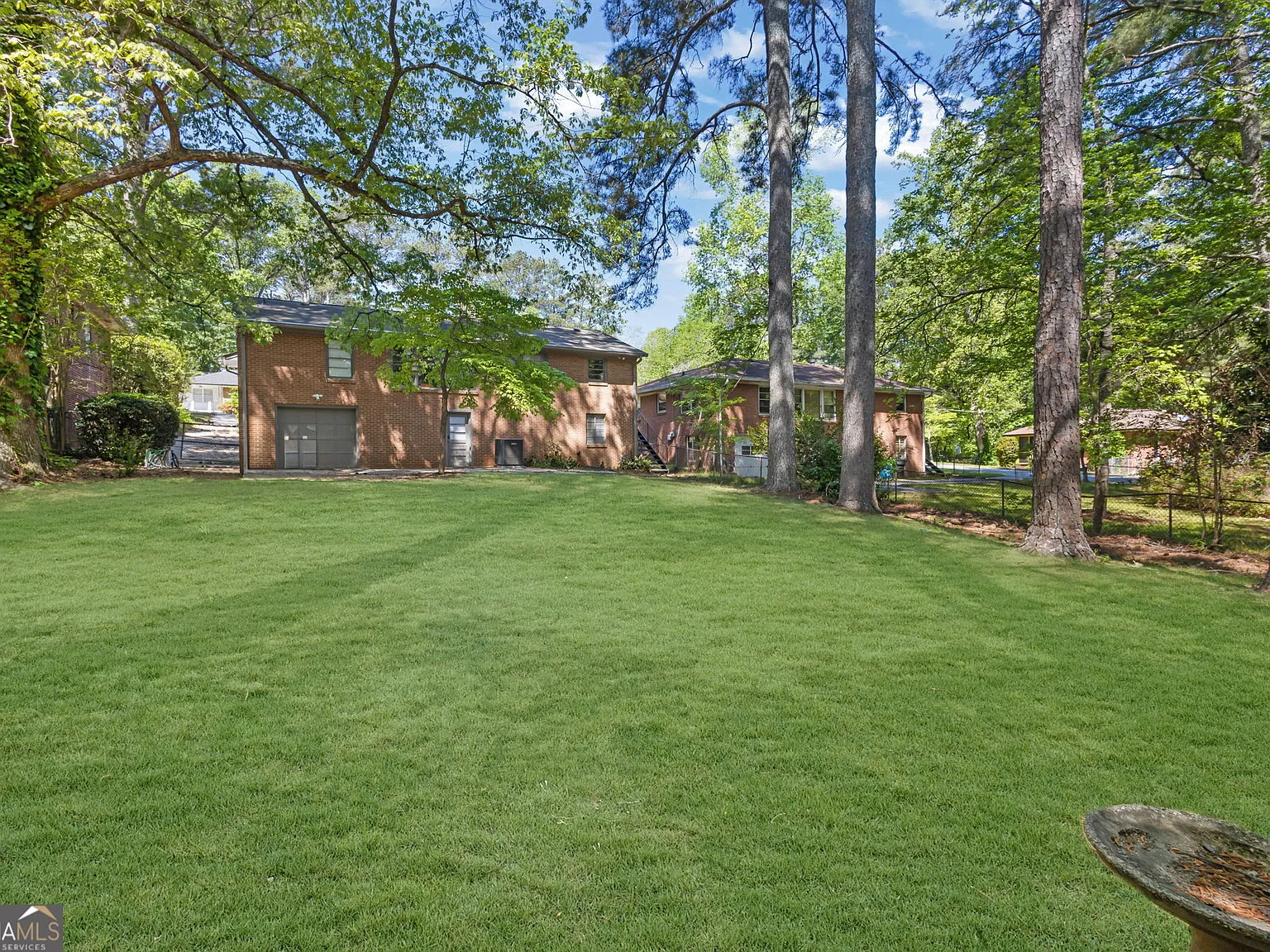 3 bed, 1.5 bath, 2472 sqft, $2,200 — Photo 2