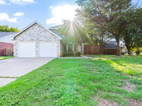 8441 Cloverglen Ln, Fort Worth, TX 76123