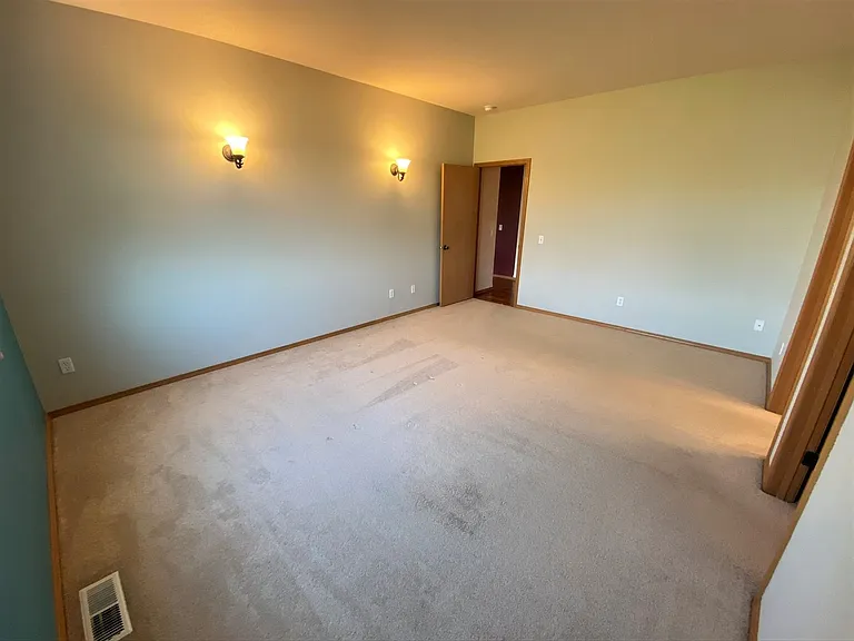 2405 N Lilac Way — Photo 26