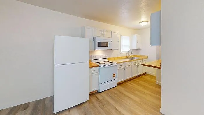 1 bed, 1.0 bath, $1,199 — Photo 2