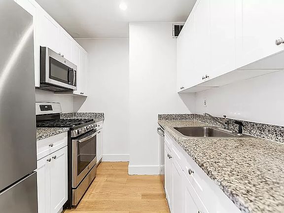 4th image of 50 Murray St APT 815