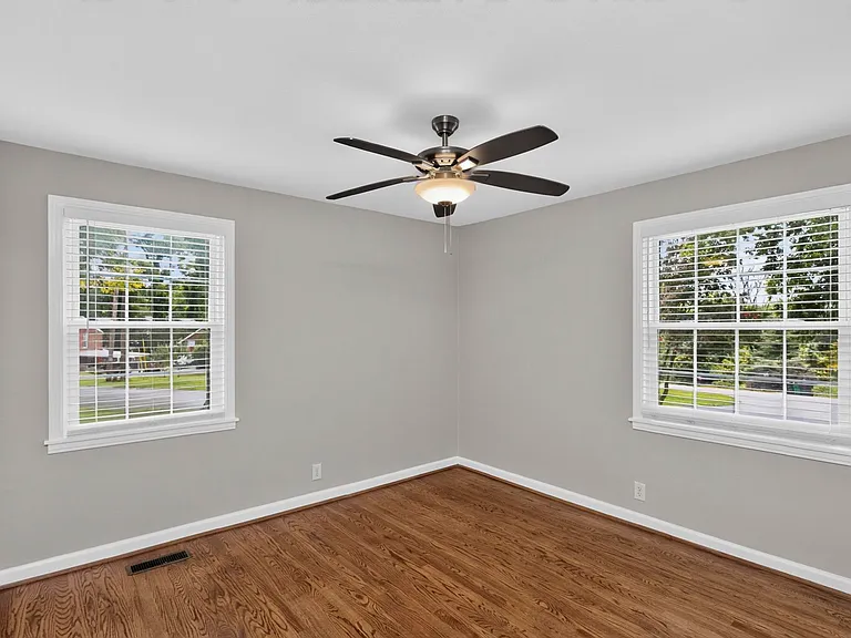 409 Woodberry Dr — Photo 13