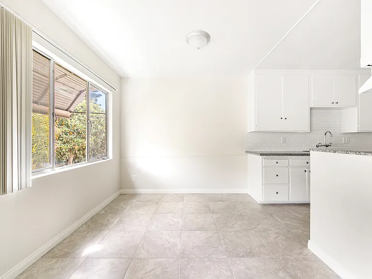 12858 Oxnard St #5 — Photo 8