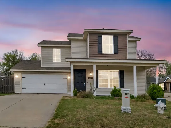 4440 W Pecan St, Fayetteville, AR 72704