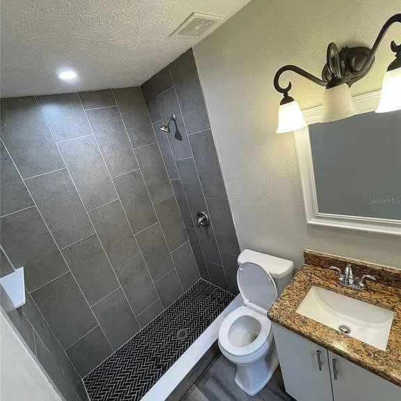 1658 Hempel Ave — Photo 12