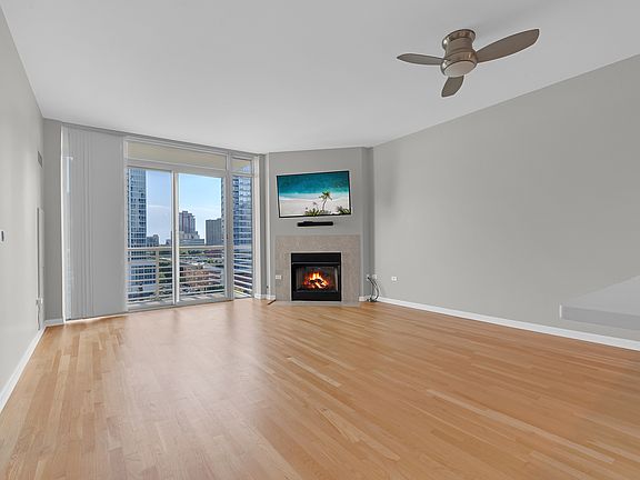 2nd image of 1515 S Prairie Ave Unit 1004