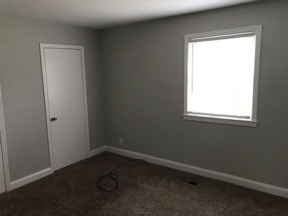 4th image of 715 Kent Dr #A