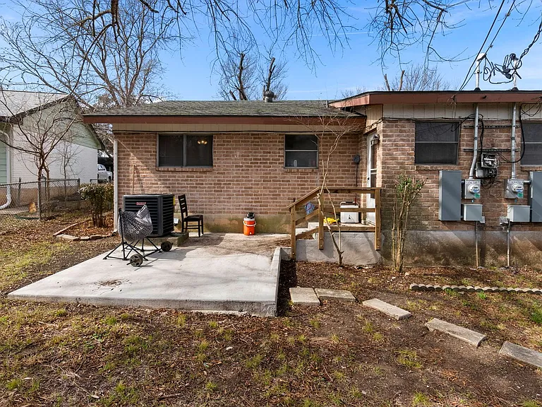130 Algarita Rd — Photo 21