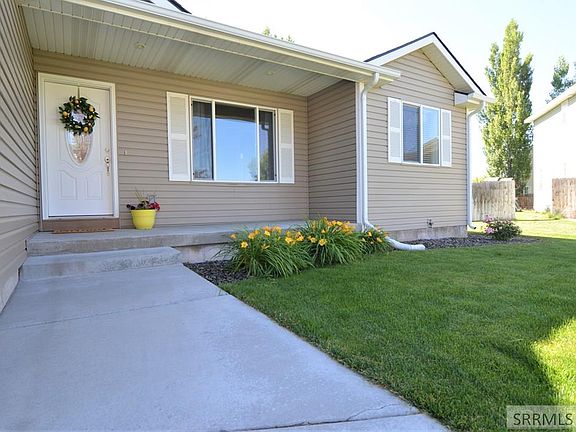 3rd image of 599 Hickory Pl