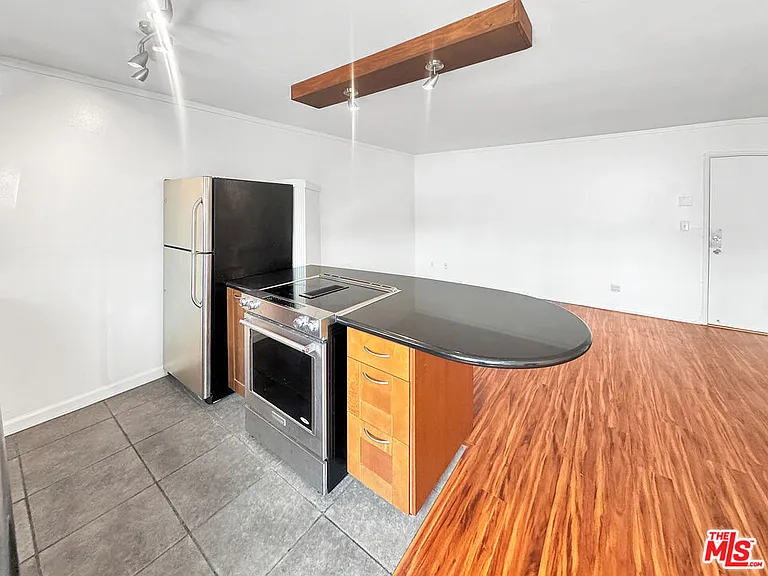 972 Larrabee St #221 — Photo 6