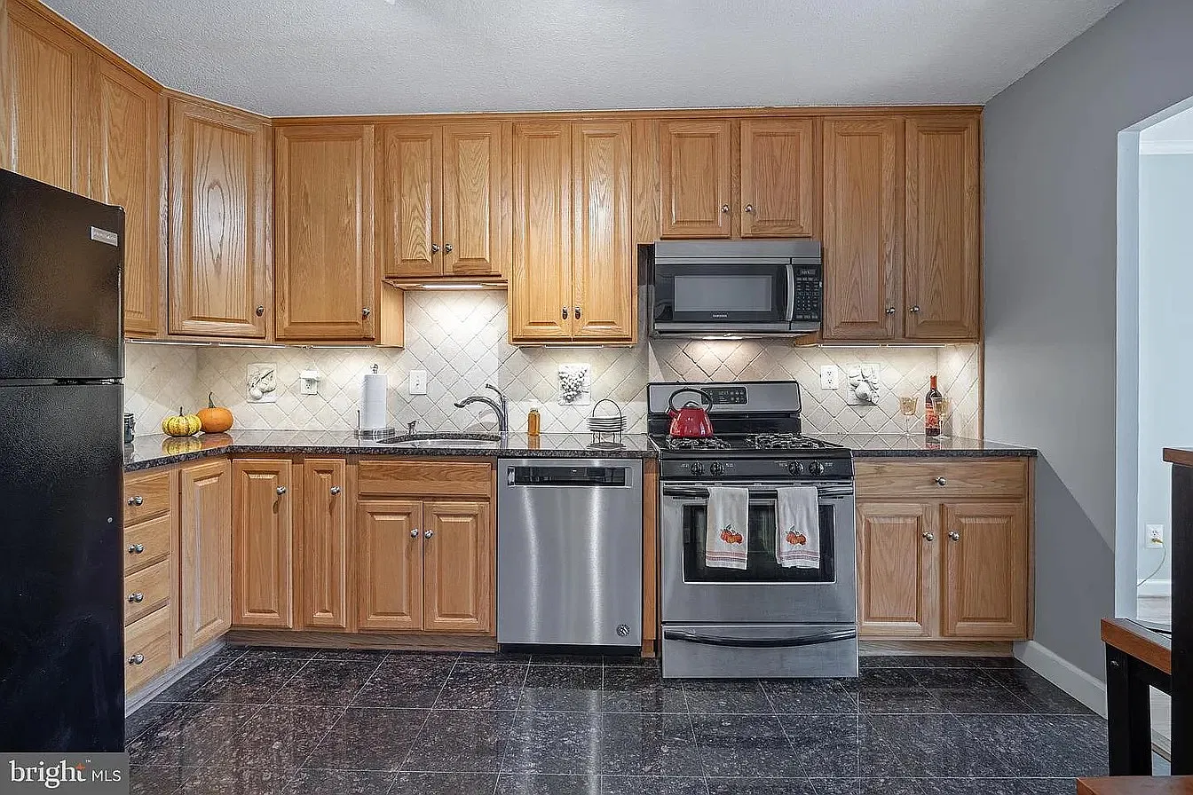 1 bed, 1.5 bath, 877 sqft, $2,200 — Photo 1