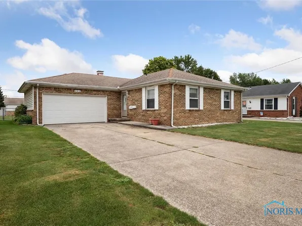 223 Sequoia Dr, Oregon, OH 43616