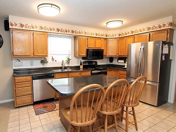 3rd image of 43 N Brookfield Dr