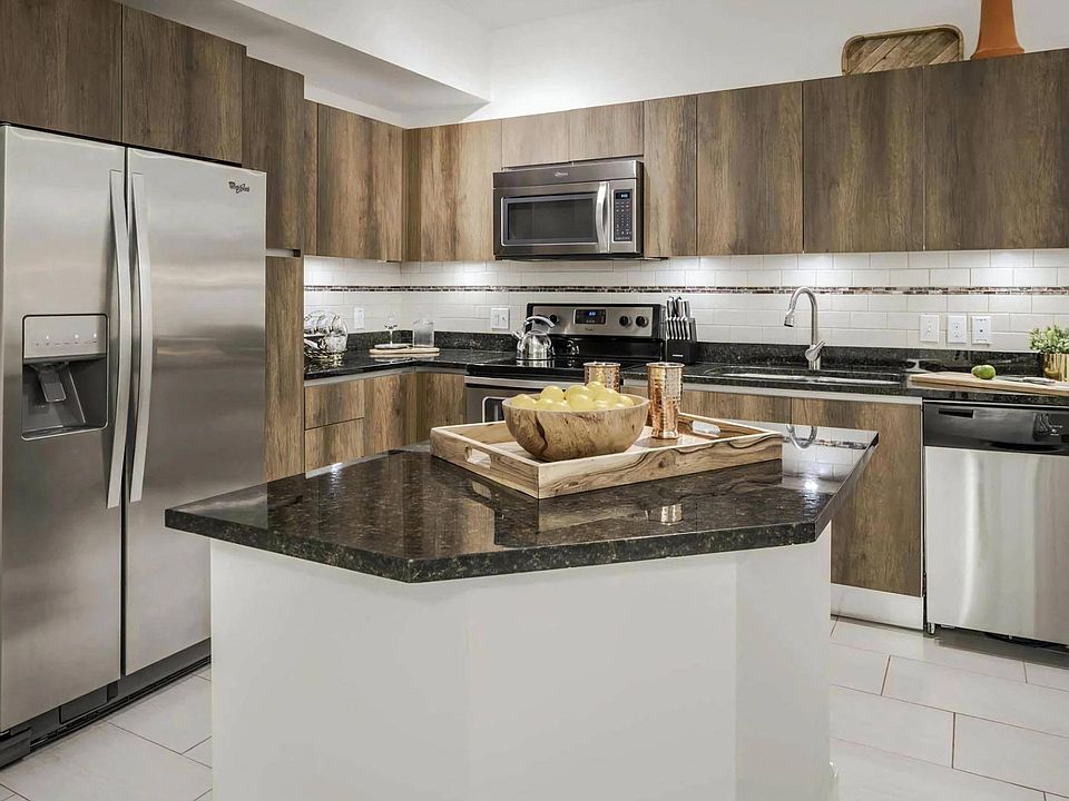Large Kitchens with Plenty of Counter and Storage Space
