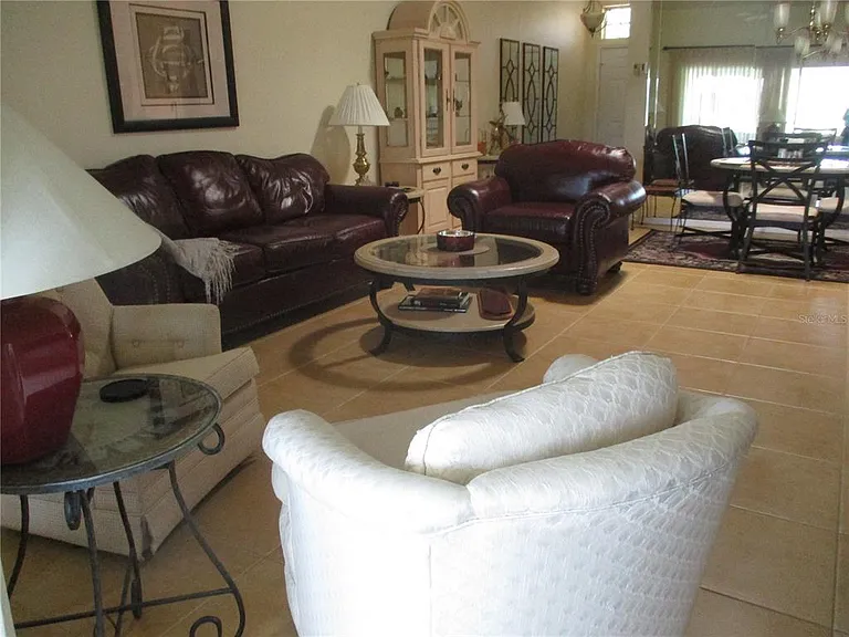 2125 Nantucket Dr — Photo 2
