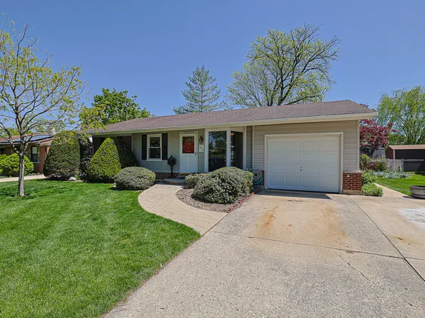 1057 Cedar Ln, Elk Grove Village, IL 60007