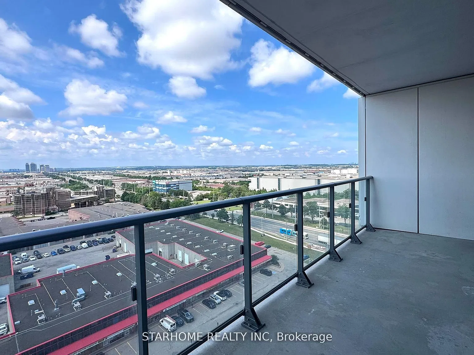 1000 Portage Pkwy — Photo 2