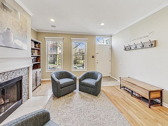 5th image of 3728 N Janssen Ave APT B