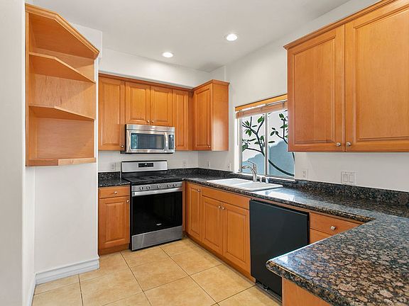 4th image of 2529 Orange Ave