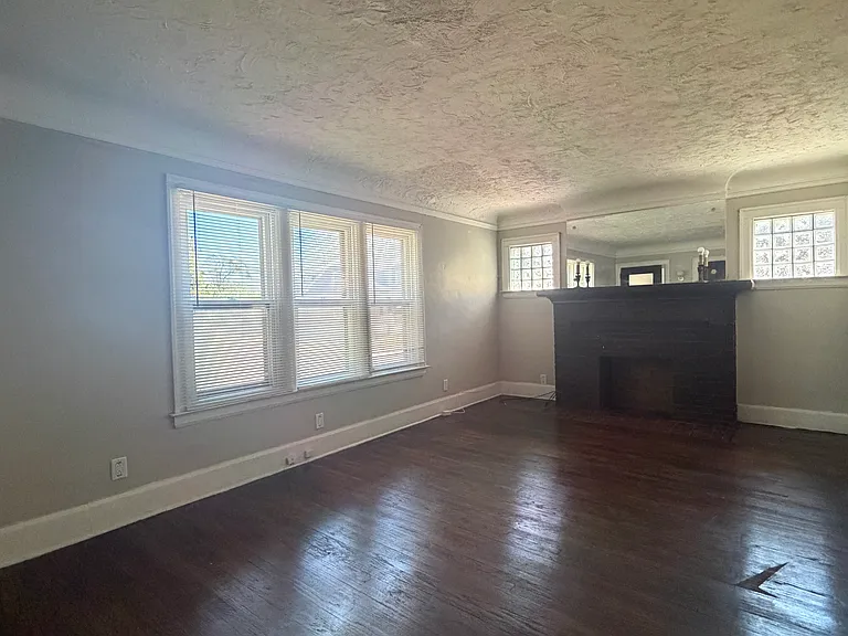 15703 Northlawn St — Photo 6