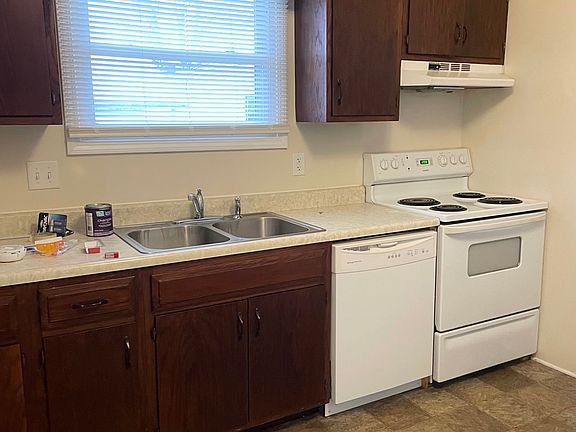 4th image of 28 Michael Dr Unit B