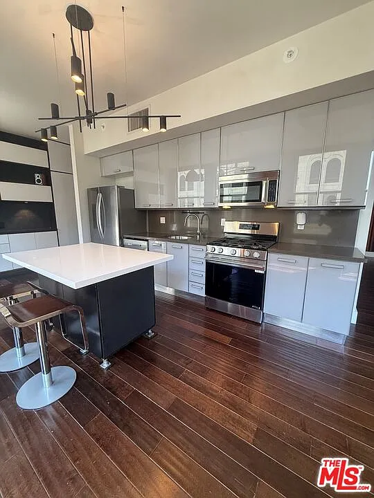 1 bed, 1.0 bath, 810 sqft, $2,700 — Photo 3