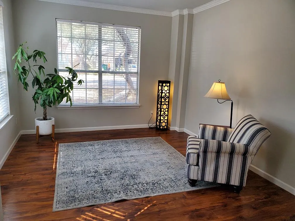 Front dining room/ sitting room/ office - 2009 Blue Sage Dr