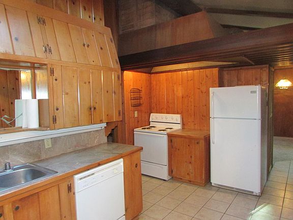 4th image of 455 Secline St