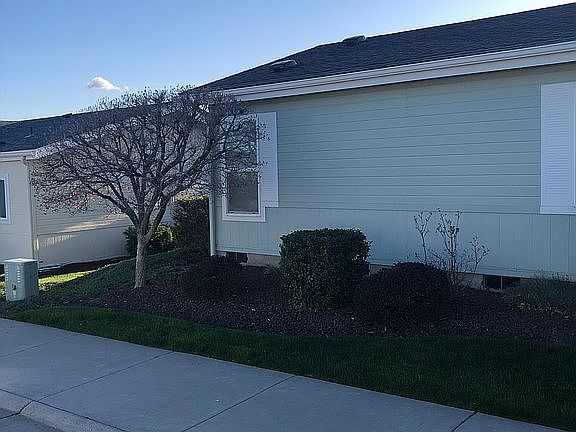 3rd image of 523 Monterey Dr