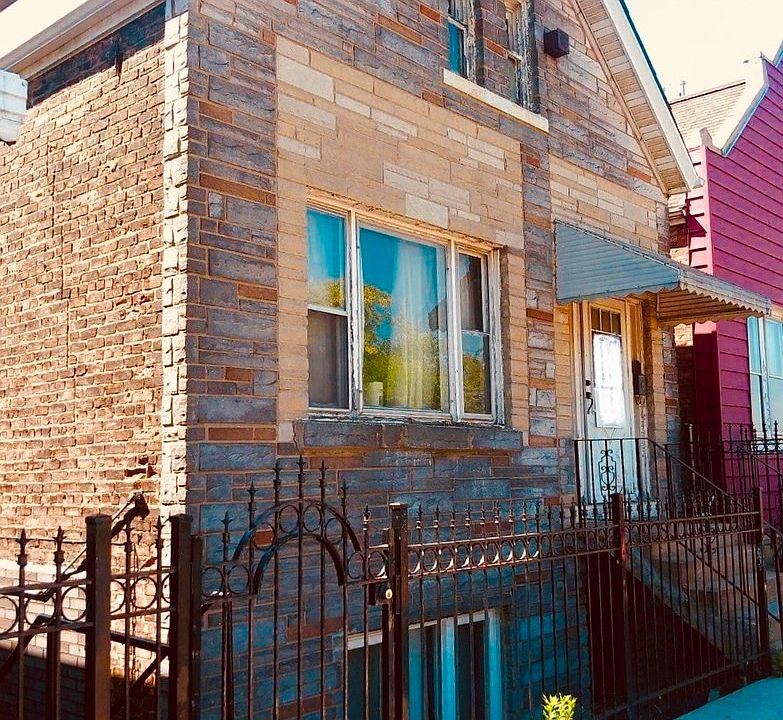 2nd image of 2213 W 18th St