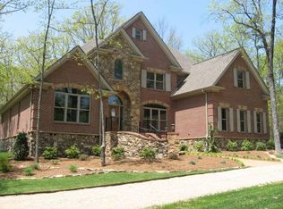 70 Horseshoe Bnd E, Signal Mountain, TN 37377