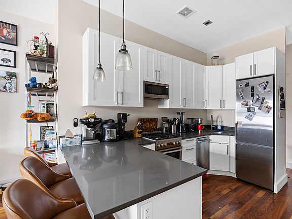 3rd image of 71 Wyckoff St APT 6