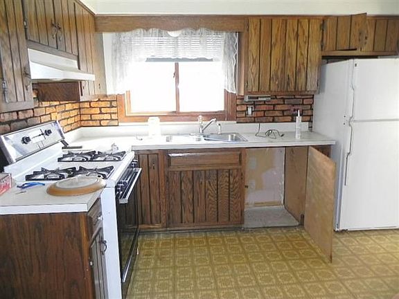 3rd image of 1141 Iroquois Dr