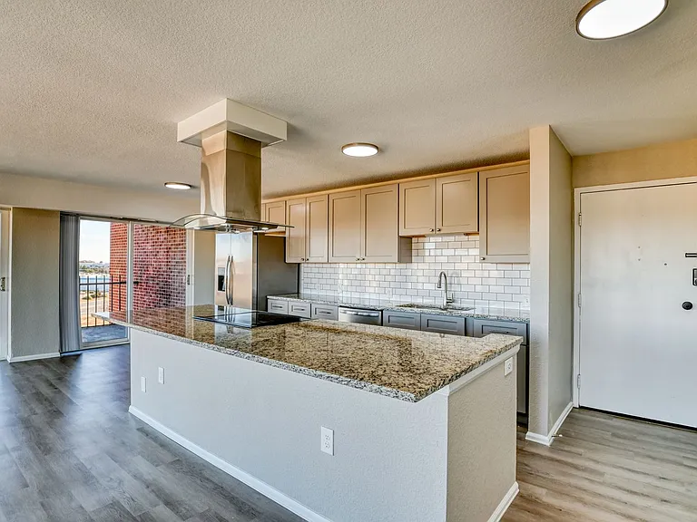 411 Lakewood Cir #B-1016 — Photo 14