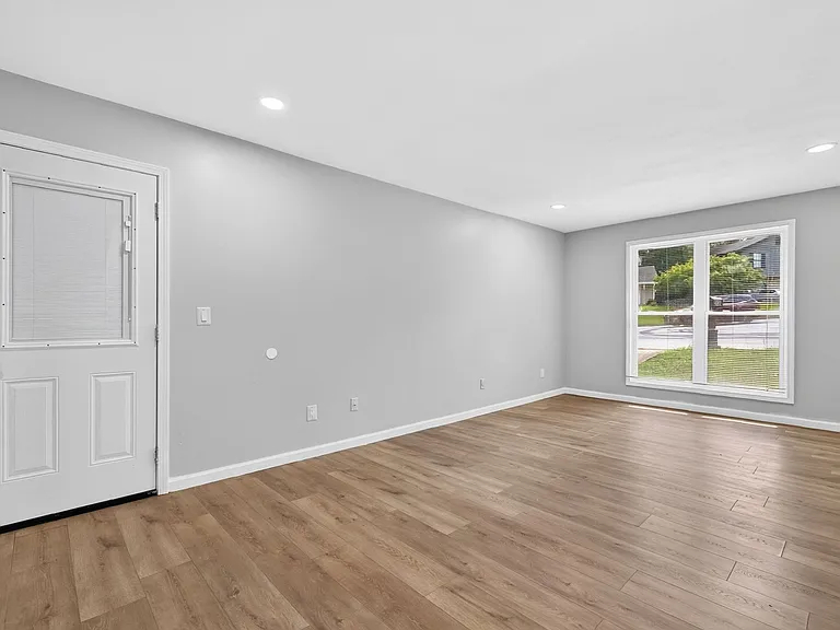 2136 Sara Ashley Way — Photo 3