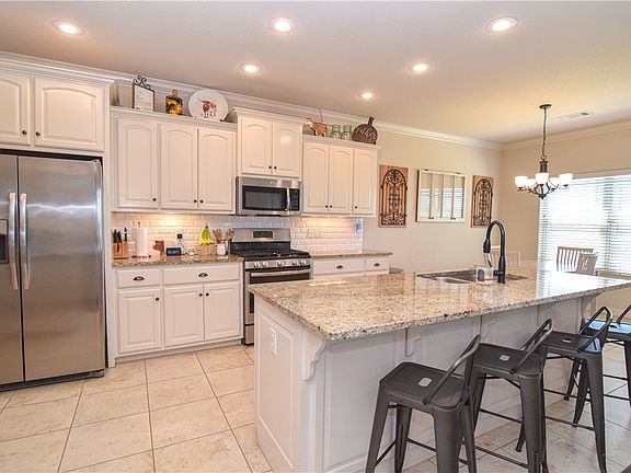 3rd image of 903 Ravine St