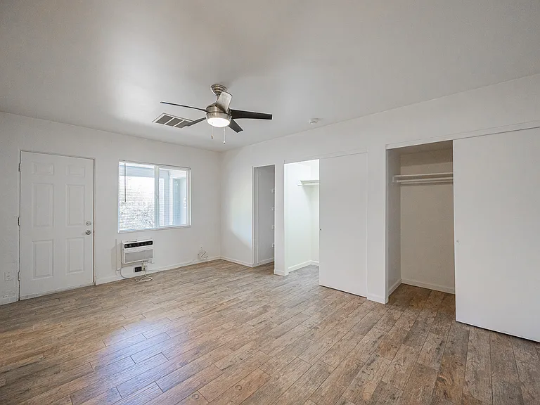 1505 E Harvard St — Photo 11