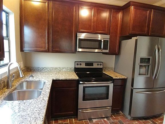 4th image of 15554 Riverdale Ave E